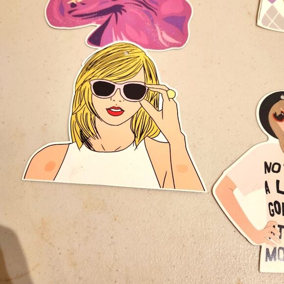 Taylor Swift Hangable Cut Outs Set Of 9 - Picture 4 of 7